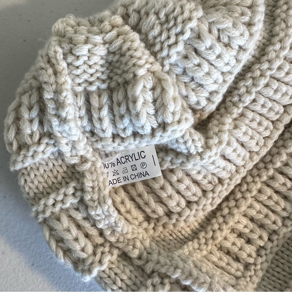 O.M beanie - Picture 3 of 3